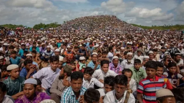 নির্যাতনের কারণে মিয়ানমার থেকে পালিয়ে এগারো লাখের বেশি রোহিঙ্গা বাংলাদেশে আশ্রয় নিয়েছে