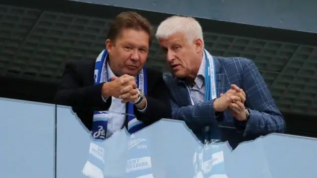 俄国老板Alexei Miller在看球