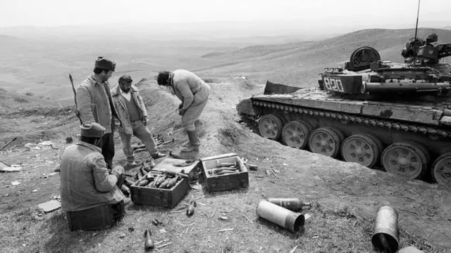 اختلاف و درگیری بین جمهوری آذربایجان و ارمنستان نزدیک به ۳۰ سال است که ادامه دارد. ایران تاکنون تلاش کرده بود که در این نبرد سیاست بی‌طرفی داشته باشد