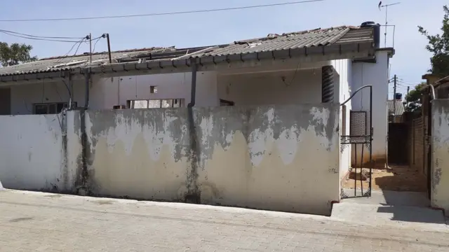 குண்டு வெடித்த வீடு