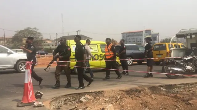 Jami'an 'yan sanda sun kewaye wani waje bayan zanga-zangar da wasu mutane suka yi saboda hana acaba a Legas