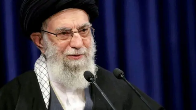 ১৯৮৯ সালে আয়াতোল্লাহ আলি খামেনি শীর্ষ নেতা নির্বাচিত হন এবং তখন থেকে দেশের শাসনক্ষমতার ওপর কড়া নিয়ন্ত্রণ রেখে চলেছেন তিনি।