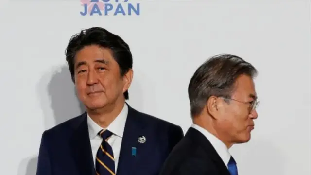 Thủ tướng Nhật Shinzo Abe chỉ chụp ảnh chứ không hội đàm với Tổng thống Nam Hàn Moon Jae-in tại G20