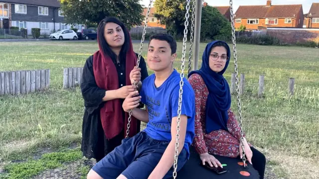 Shabhnam, présentatrice de télévision, avec ses frères et sœurs Meens et Hemat