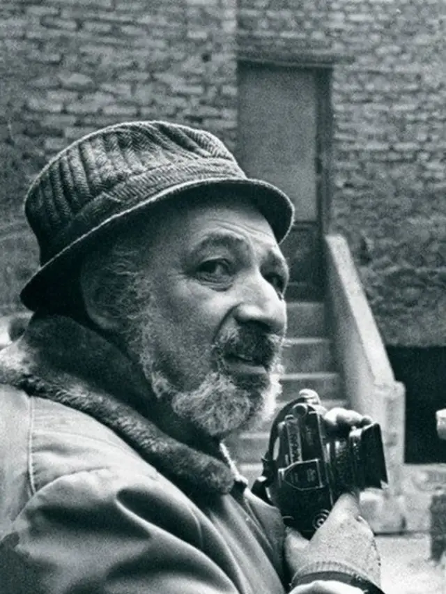 "Eski şehirden hiçbir şey kalmadı. Şehrin estetiği değişti. Uygarlık ileriye gidiyor ama insanlar güzellik anlayışını kaybetti..."