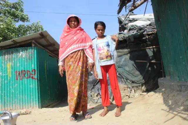 শরণার্থী শিবিরে নিজের ঘরটিও হারিয়েছেন খোদেজা বেগম