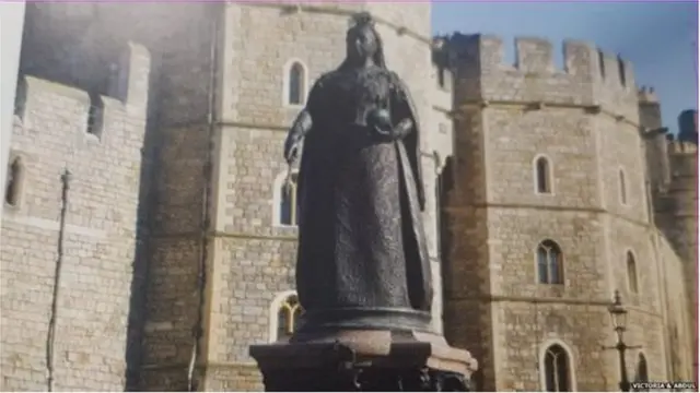 విక్టోరియా రాణి, అబ్దుల్ కరీం