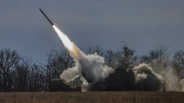 Запуск ракеты системой HIMARS
