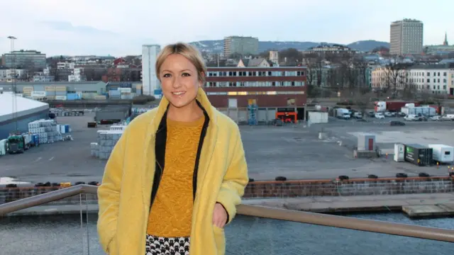 니콜라 페헤이는 온라인 예약을 취소하는 게 번거롭게 돼 있다고 말한다