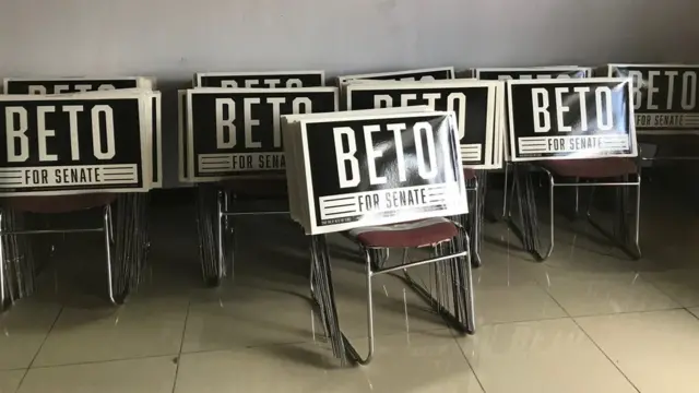 写有贝托字样的标语在休斯顿十分常见。