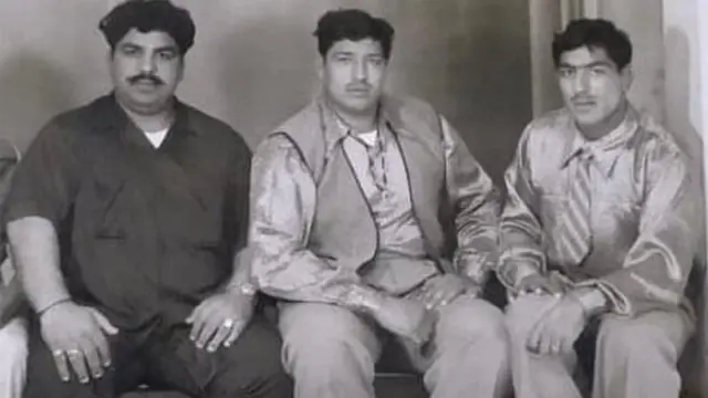 بھولو پہلوان اپنے بھائیوں اسلم اور گوگا کے ہمراہ۔