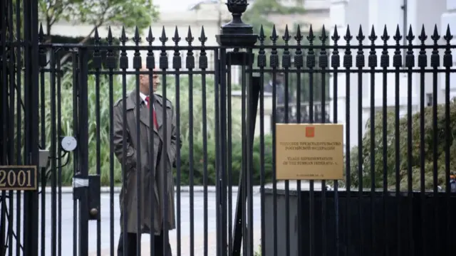 полицейский в представительстве