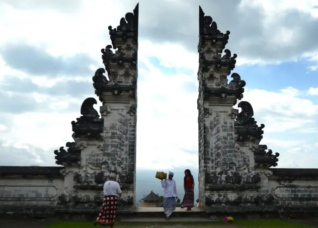 लेंपुयांग टेंपल