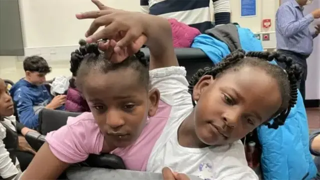 Marieme (à gauche) et Ndeye (à droite)