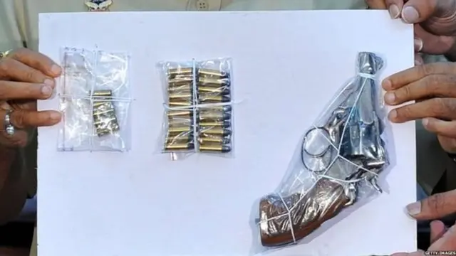 હત્યામાં વપરાયેલી પિસ્તોલની તસવીર