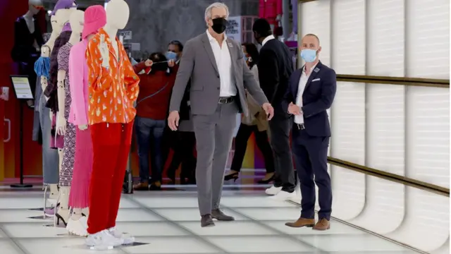 প্রাণ ফিরছে প্যারিসের মেগা স্টোর গ্যালারি লাফায়েট-এ, ১১-০৫-২০২০।