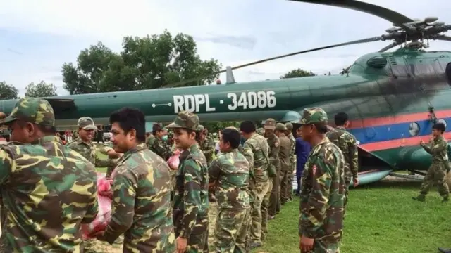 최소 100명가량의 실종자가 발생해 라오스 정부는 긴급수색작업에 나섰다