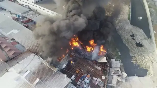 geri dönüşüm tesisinde yangın