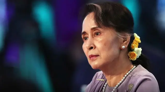 ဒေါ်အောင်ဆန်းစုကြည် အဂတိမှု ၁၂ မှုခန့်နဲ့ တရားစွဲဆိုခံရ