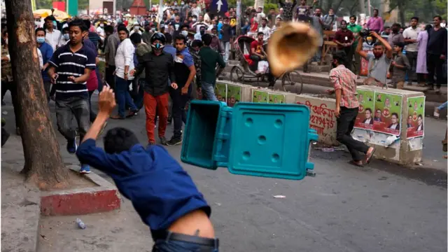 এ হামলায় বাম দলগুলোর নেতাকর্মী ছাড়াও ৭ জন সাংবাদিকও আহত হয়েছে বলে তিনি জানিয়েছেন।