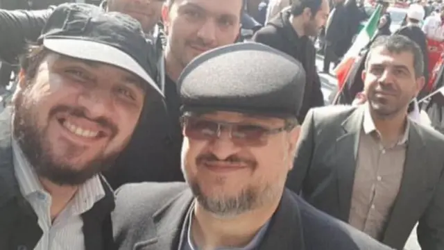 محمد شریعتمداری از معاونان پیشین وزارت اطلاعات جمهوری اسلامی ایران و وزیر فعلی کار در کنار دامادش هادی رضوی در یکی از راهپیمایی های حکومتی در تهران