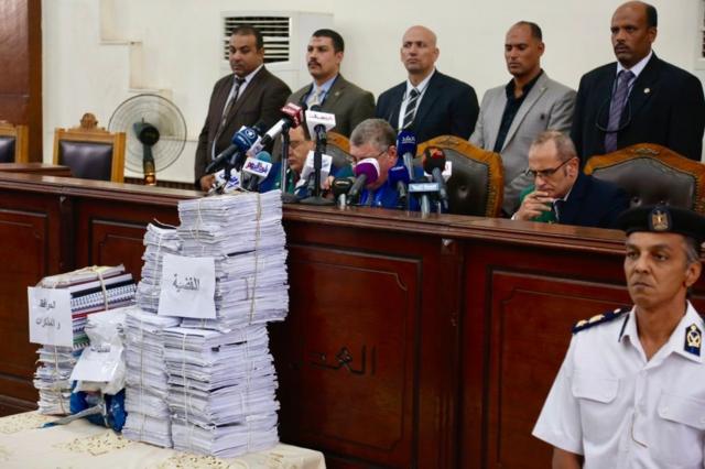 ترأس القاضي حسن فريد جلسة المحاكمة، المعروفة باسم فض احتجاجات رابعة العدوية، في محكمة جنايات القاهرة، في مصر. 8 سبتمبر/أيلول 2018
