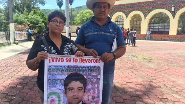 Blanca Luz Nava Vélez y Epifanio Álvarez, padres de Jorge Álvarez Nava.
