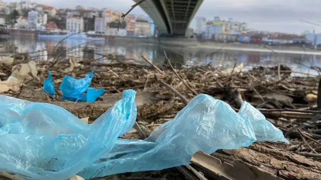 Smeće i otpad na Savi