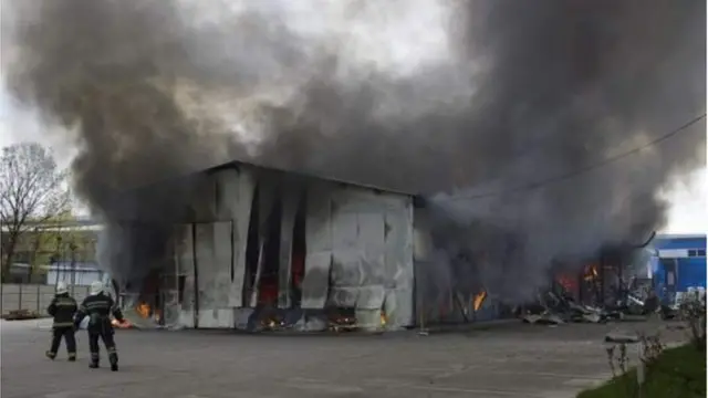 খারকিভ শহরে বোমা হামলার পর।