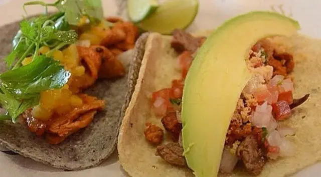 Taco al pastor y taco campechano