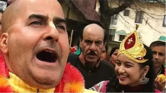 પંચે વિધાનસભામાં કાશ્મીરી પ્રવાસીઓ (કાશ્મીરી હિંદુઓ)ના સમુદાયમાંથી ઓછામાં ઓછા બે સભ્યો માટે જોગવાઈની ભલામણ કરી છે