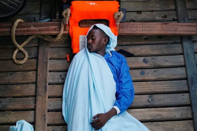 துயரமே வாழ்வாய்: மத்தியதரைக் கடல் பகுதியில் ஒரு பயணம்