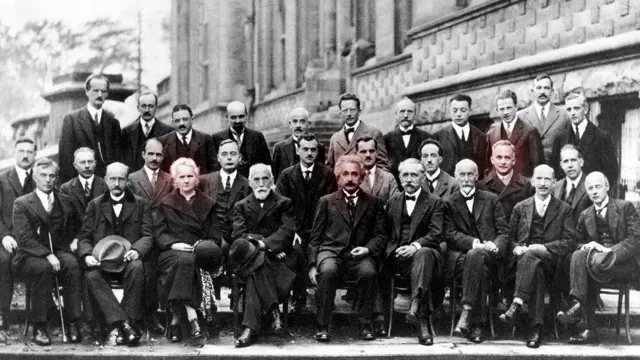 Os 29 participantes da famosa conferência sobre elétrons e fótonsroleta de cassino profissional1927,roleta de cassino profissionalBruxelas — 17 eram atuais ou futuros ganhadores do Prêmio Nobel, incluindo Marie Curie, Albert Einstein e Max Born