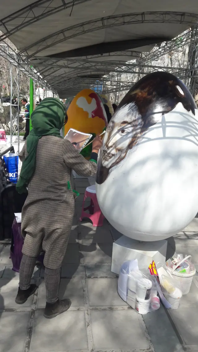 رنگ آمیزی تخم مرغ