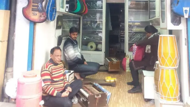 अल्लन साहब एंड संस की दुकान