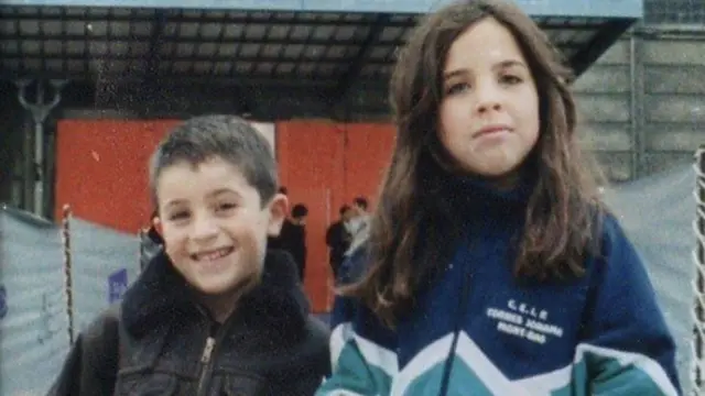 玛格特和弟弟小时候的合影