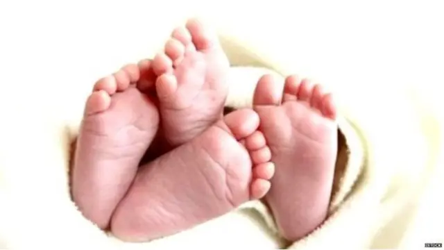 બાળકના પગ