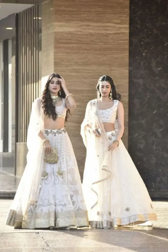 جھانوی اور ان کی بہن خوشی