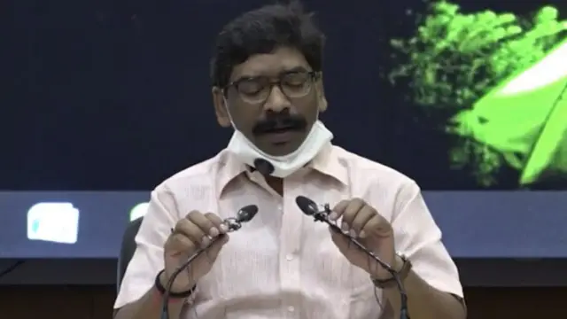 मजदूरों की आंखों के सामने अंधेरा है और दिमाग खाली