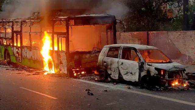 దహనమవుతున్న వాహనాలు