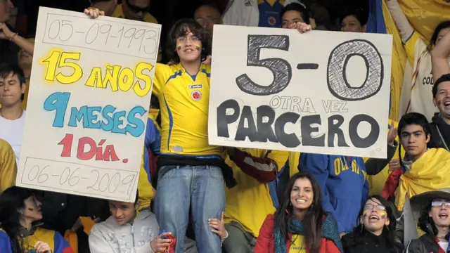 Cartel del 5 a 0 en estadio