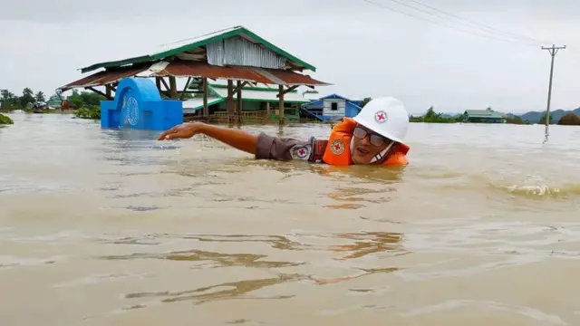 ရခိုင်ကဒုက္ခသည်စခန်းတွေမှာလည်း ရေတွေကြီးခဲ့
