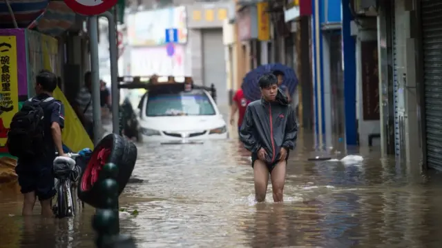 澳門內港一帶水浸街(中新社圖片23/8/2017)