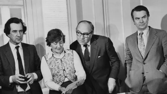 اعضای برجسته حزب کارگر که با انشعاب، حزب سوسیال دموکرات را پایه گذاشتند