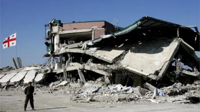 зруйнована база у Горі