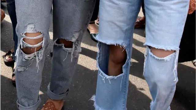 ছেঁড়া জিন্স নিয়ে মন্তব্যের প্রতিবাদে দিল্লিতে বিক্ষোভ