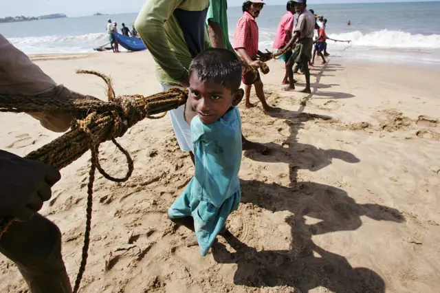 පාසල් දරුවන්ට අර්ධකාලීන රැකියා සඳහා අවසර දීම හොඳ ද ?