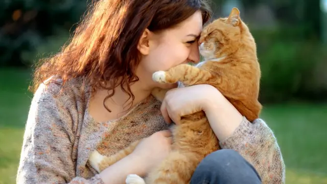 Девушка с котом