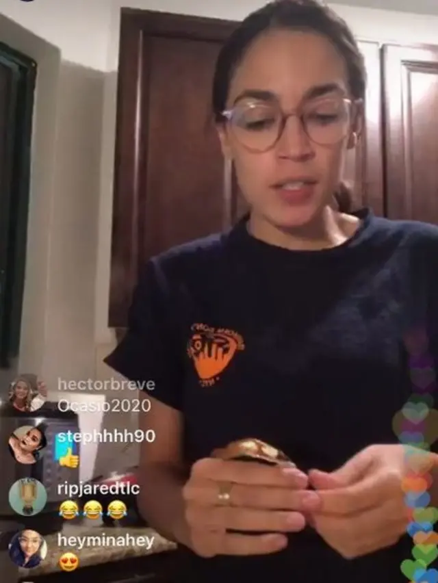 AOC sosyal medyada günlük hayatını da paylaşıyor.