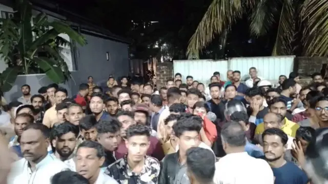 මෙම මරණය ගැන සැලවිමත් සමගම කෝපාවිෂ්ට වු සයින්දමරුදු ගම්වැසියන් සබිලුල් රසුඩි අරාබි  පාසලට පැමිණ එහි මව්ලවීවරයාට විරෝධය පෑමත් සමගම පොලිසිය විසින් මව්ලවිවරයා සිය භාරයට ගනු ලැබීය.